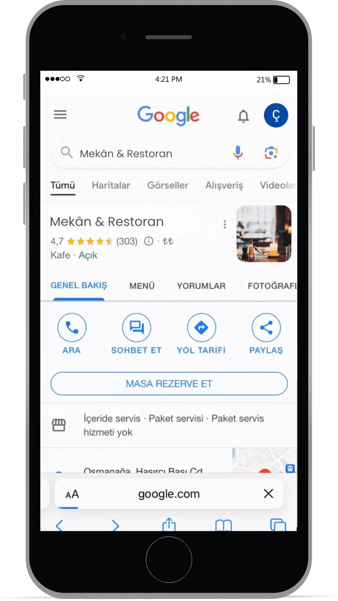 Google Rezervasyon üzerinden bir akıllı telefonda masa rezervasyonu yapan bir kullanıcıyı gösteren GIF